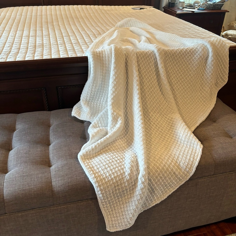 Southern Living Waffle White Throw Blanket 50X67 Super Soft Cozy EUC